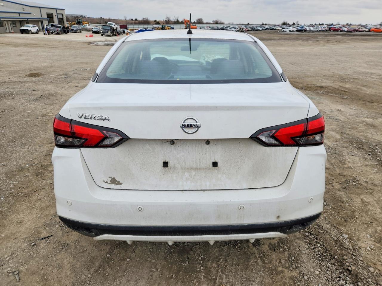 2021 NISSAN VERSA S photo 6