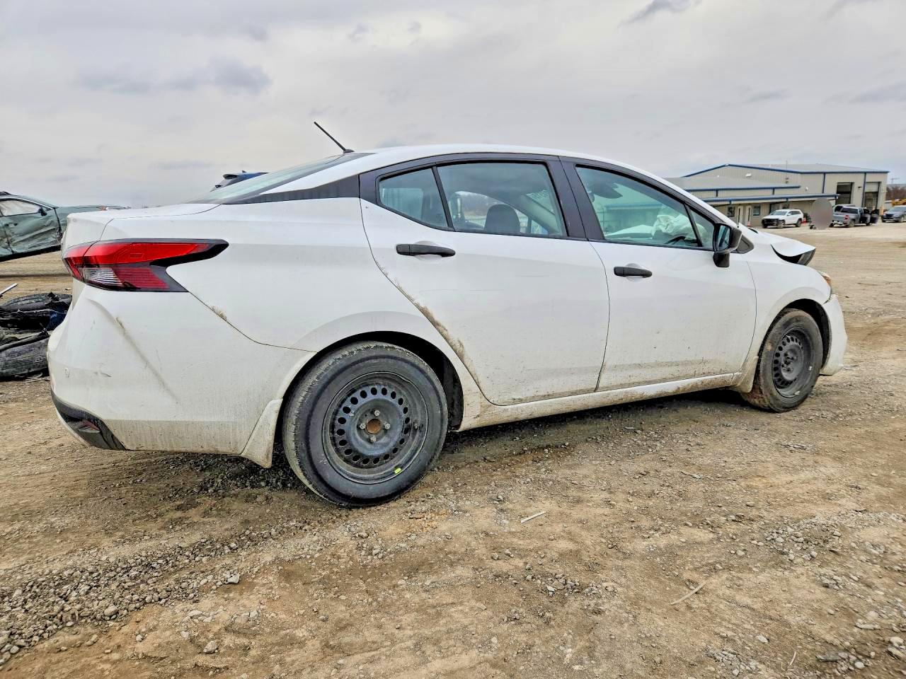 2021 NISSAN VERSA S photo 3