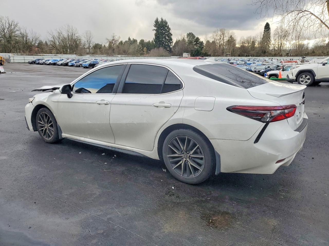 2022 TOYOTA CAMRY SE photo 3