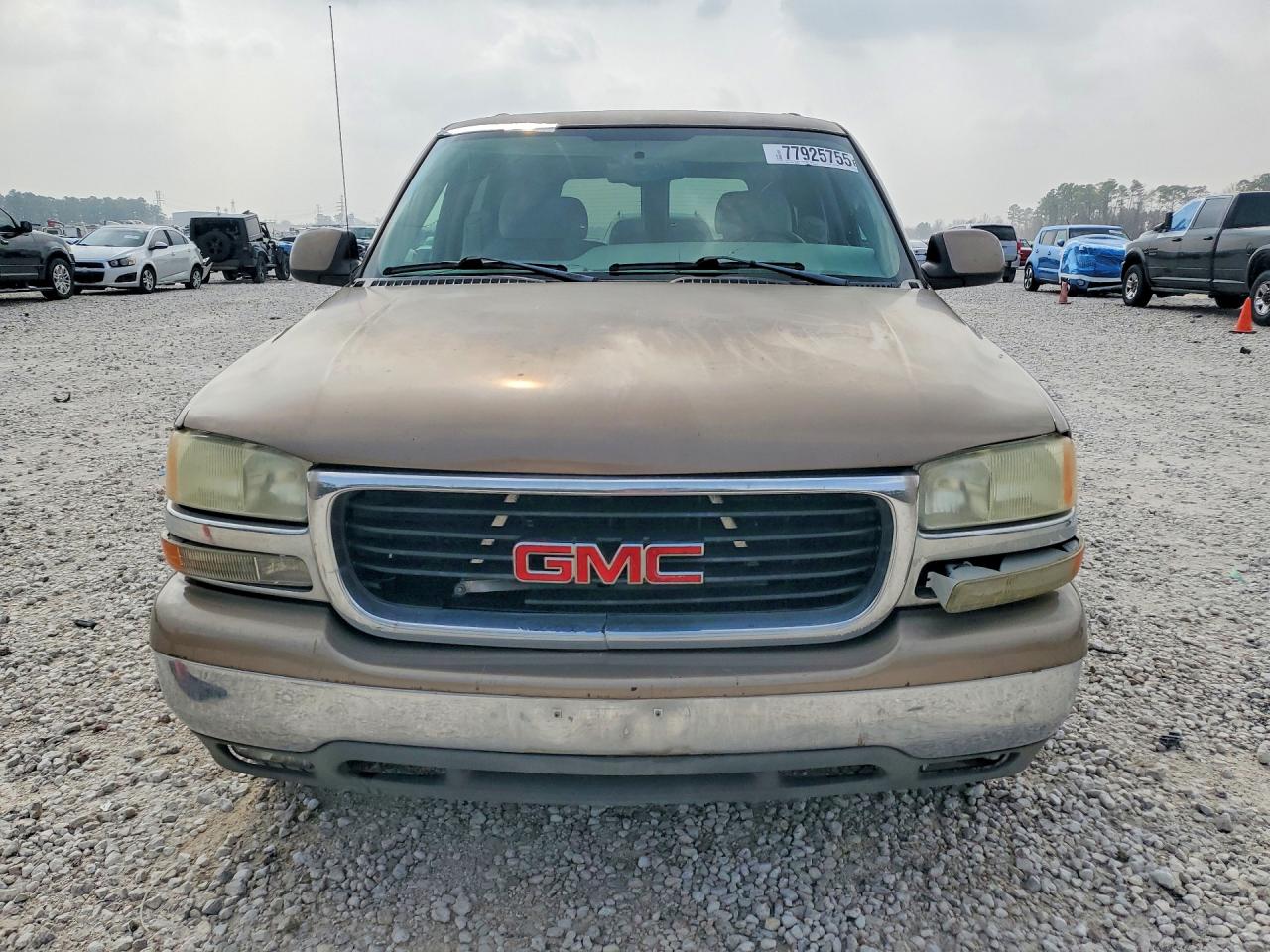 2004 GMC YUKON photo 9