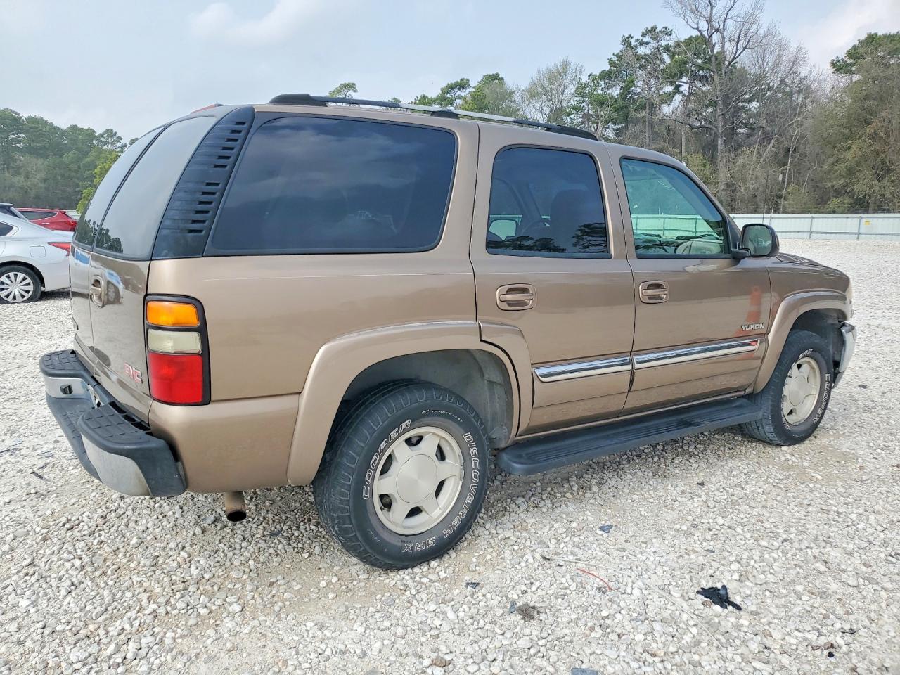 2004 GMC YUKON photo 5