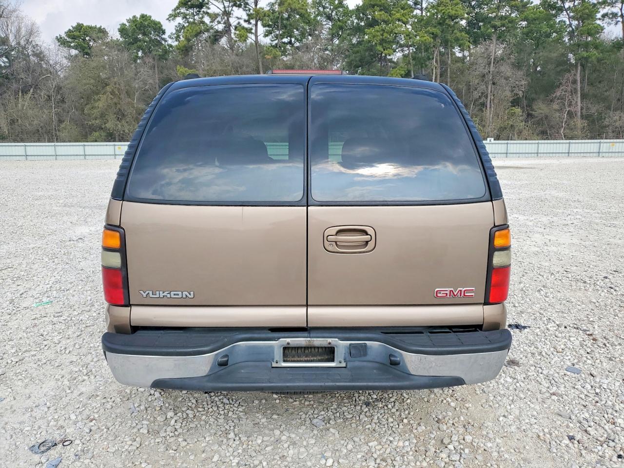 2004 GMC YUKON photo 11