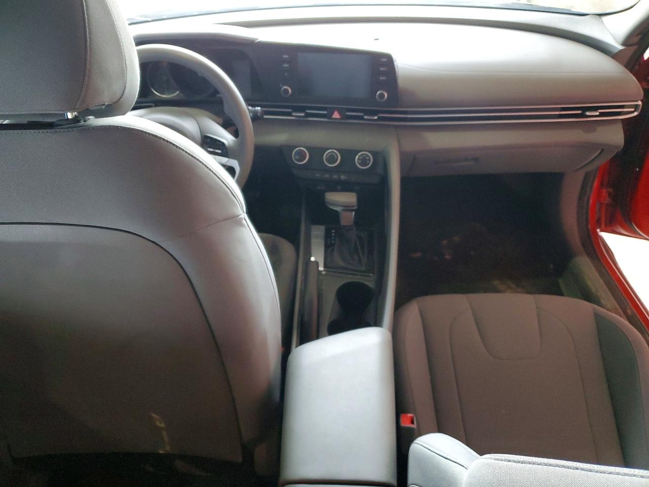 2021 HYUNDAI ELANTRA SE photo 8