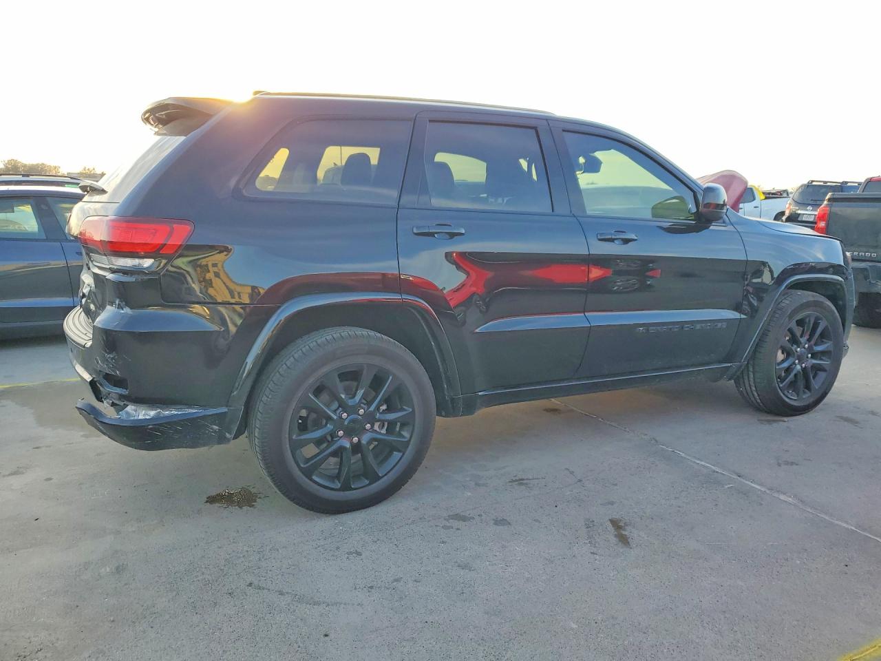 2022 JEEP GRAND CHEROKEE LAREDO E photo 5