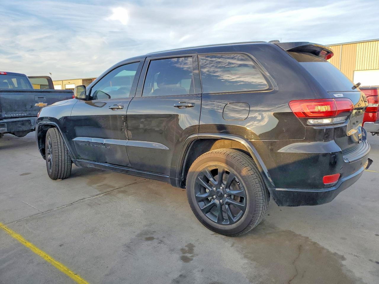 2022 JEEP GRAND CHEROKEE LAREDO E photo 3
