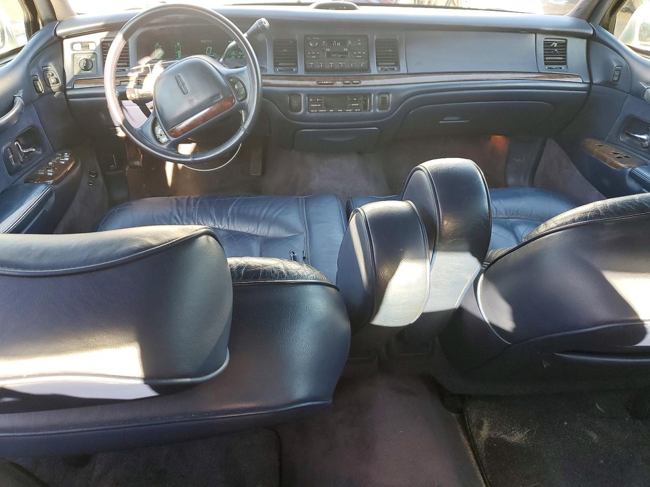 1995 LINCOLN TOWN CAR EXECUTIVE photo 15