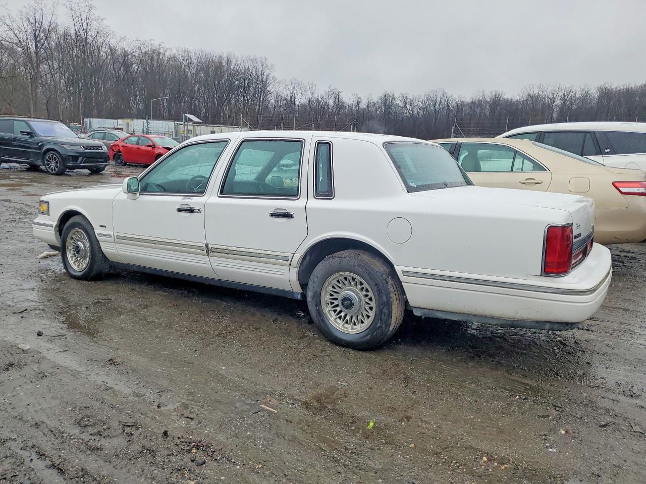 1995 LINCOLN TOWN CAR EXECUTIVE photo 3
