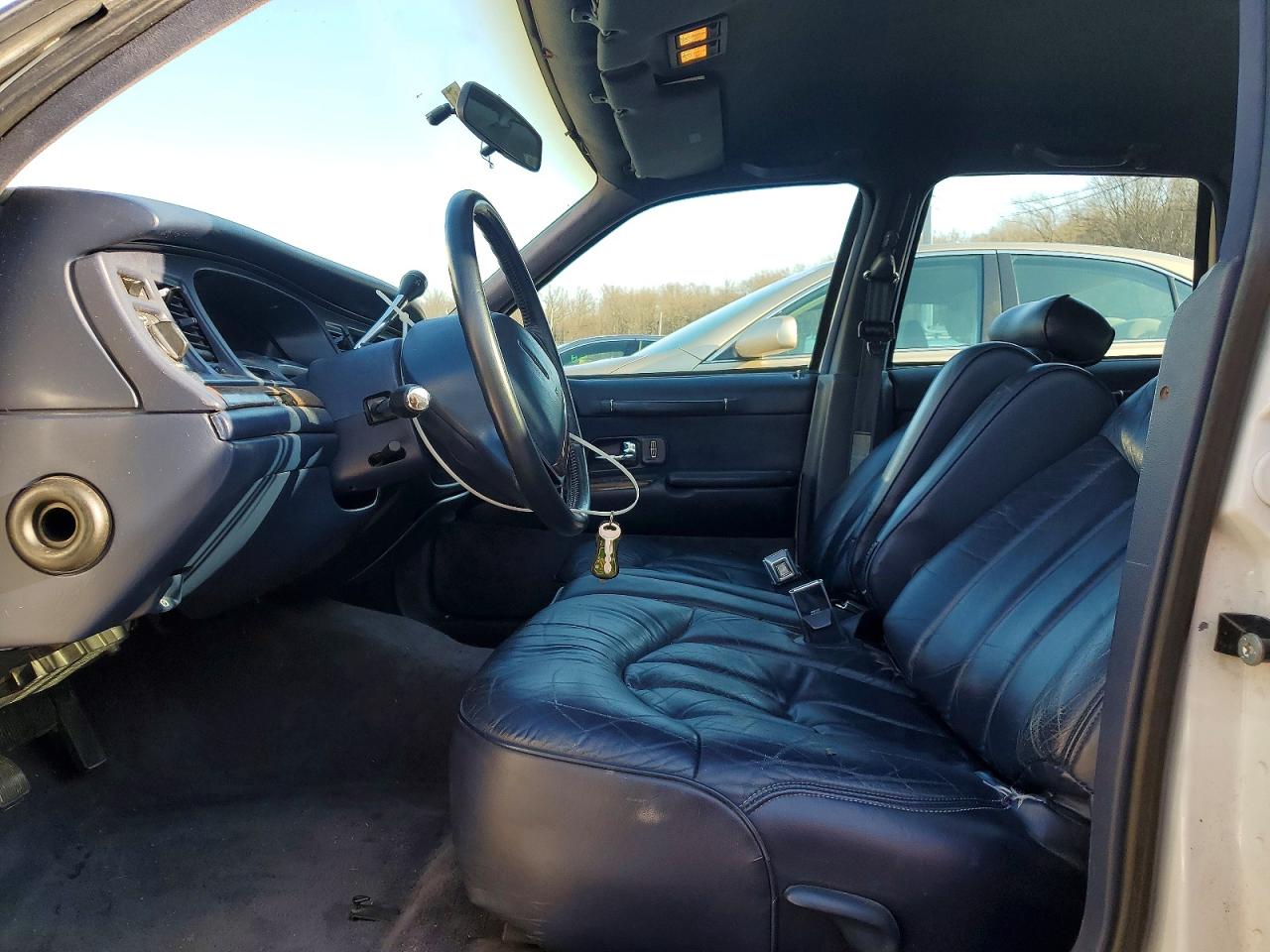 1995 LINCOLN TOWN CAR EXECUTIVE photo 13