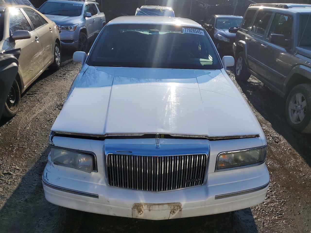 1995 LINCOLN TOWN CAR EXECUTIVE photo 9