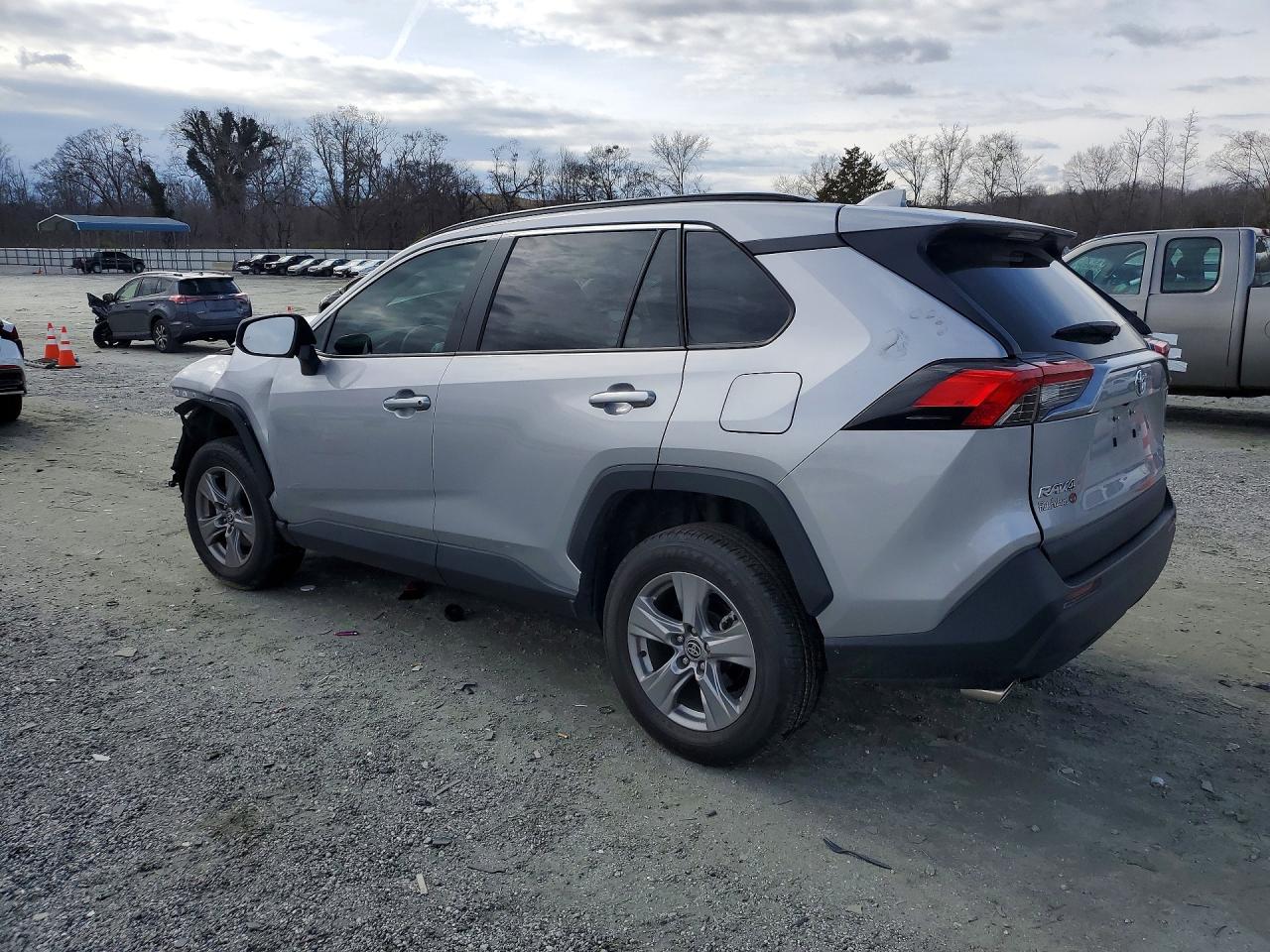 2024 TOYOTA RAV4 XLE photo 4