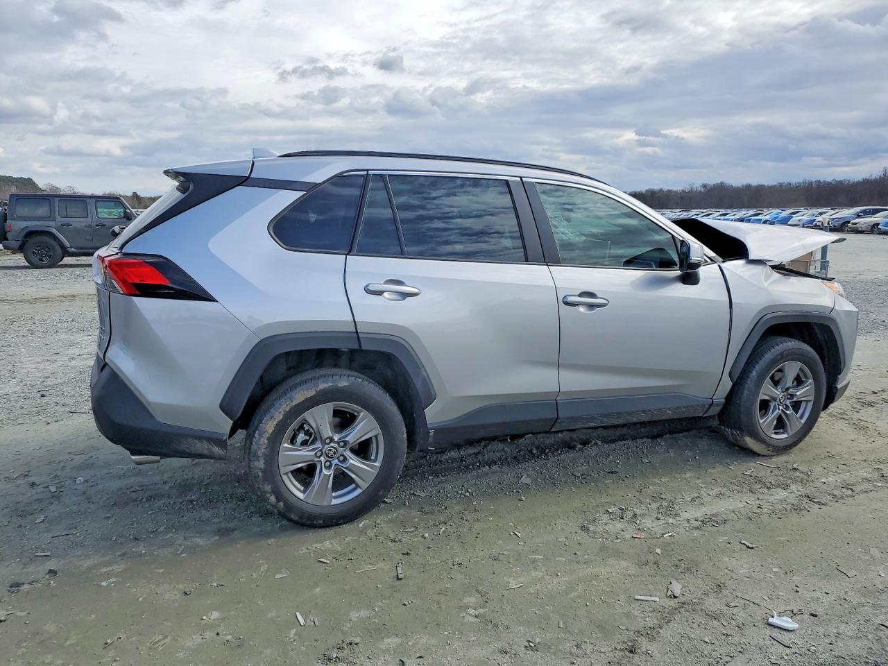 2024 TOYOTA RAV4 XLE photo 7