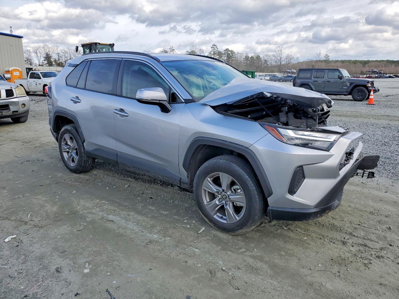 2024 TOYOTA RAV4 XLE photo 10