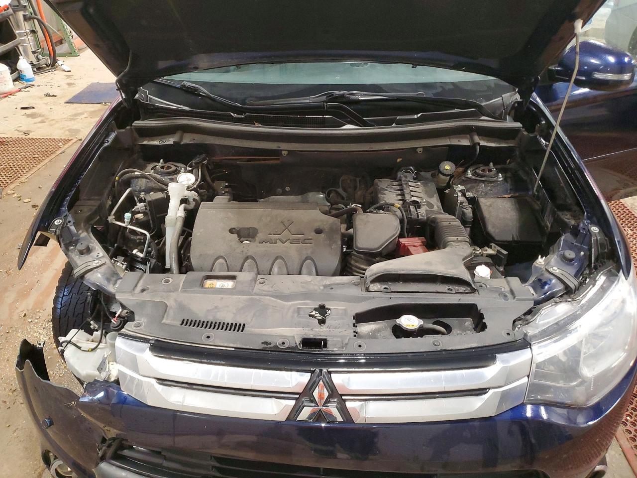 2015 MITSUBISHI OUTLANDER SE photo 12