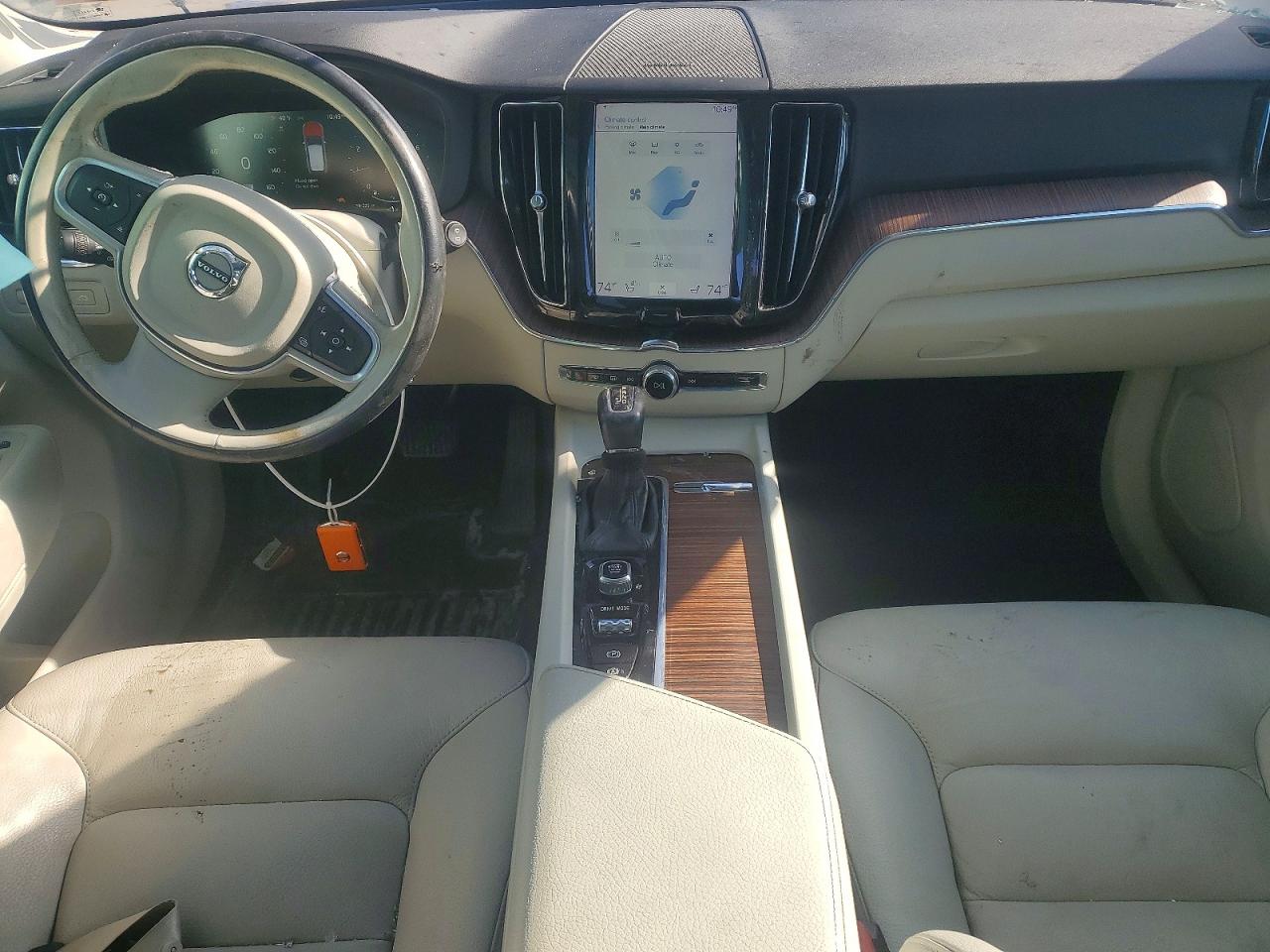2021 VOLVO XC60 T5 MOMENTUM photo 8