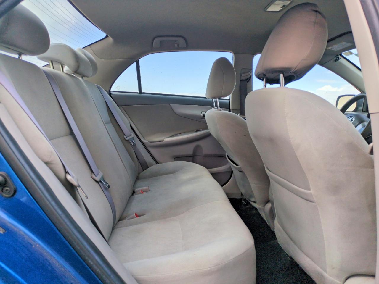 2010 TOYOTA COROLLA LE photo 10