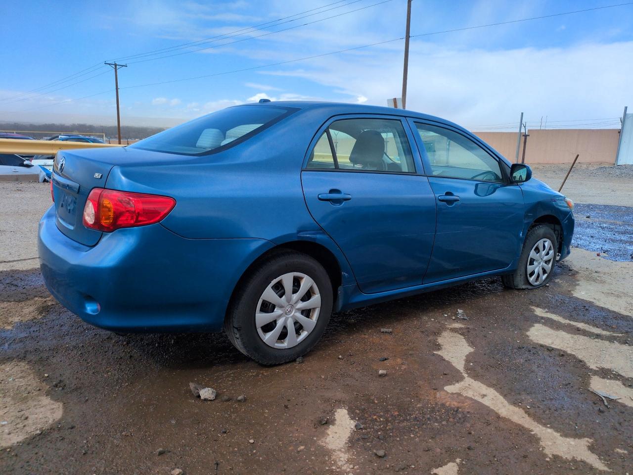 2010 TOYOTA COROLLA LE photo 3