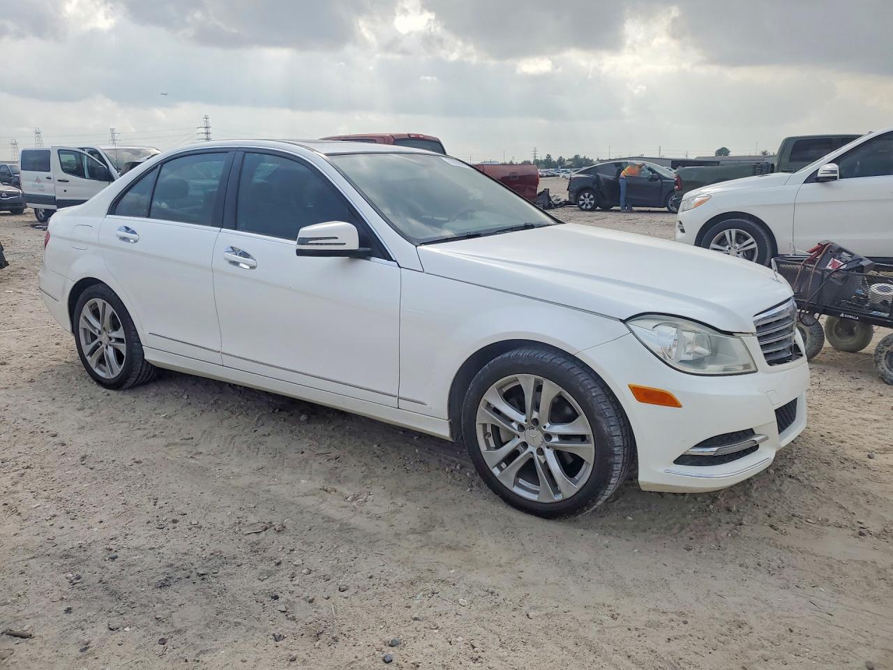 2013 MERCEDES-BENZ C 250 photo 7