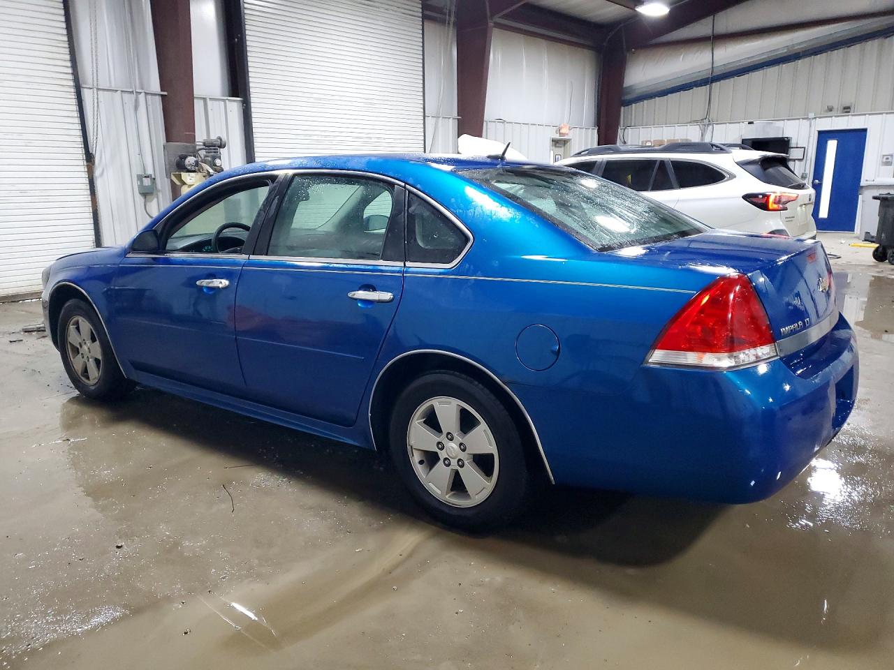 2010 CHEVROLET IMPALA LT photo 2