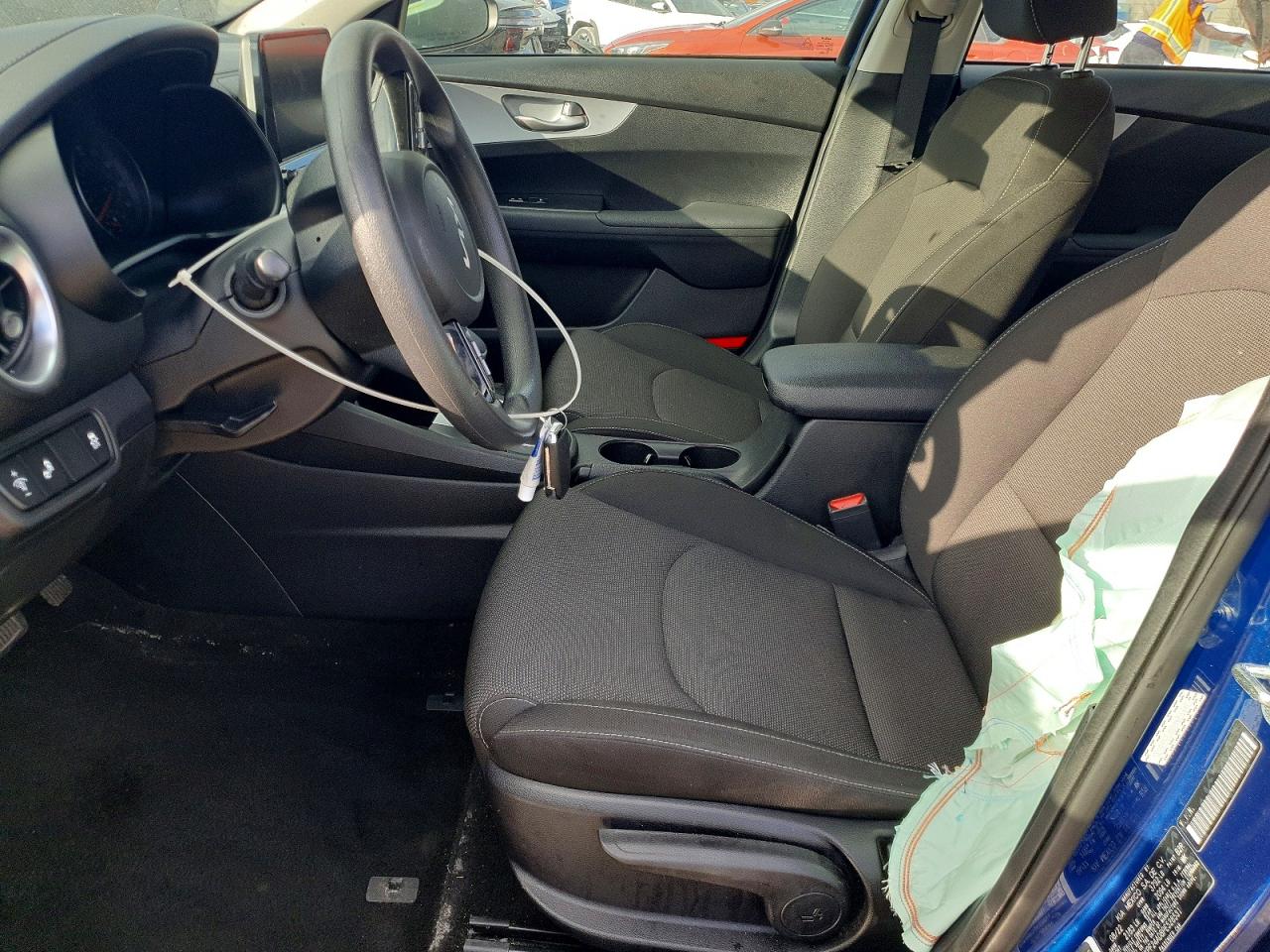 2023 KIA FORTE LX photo 7