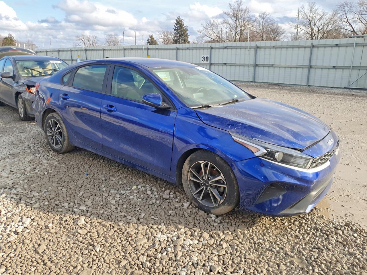 2023 KIA FORTE LX photo 4