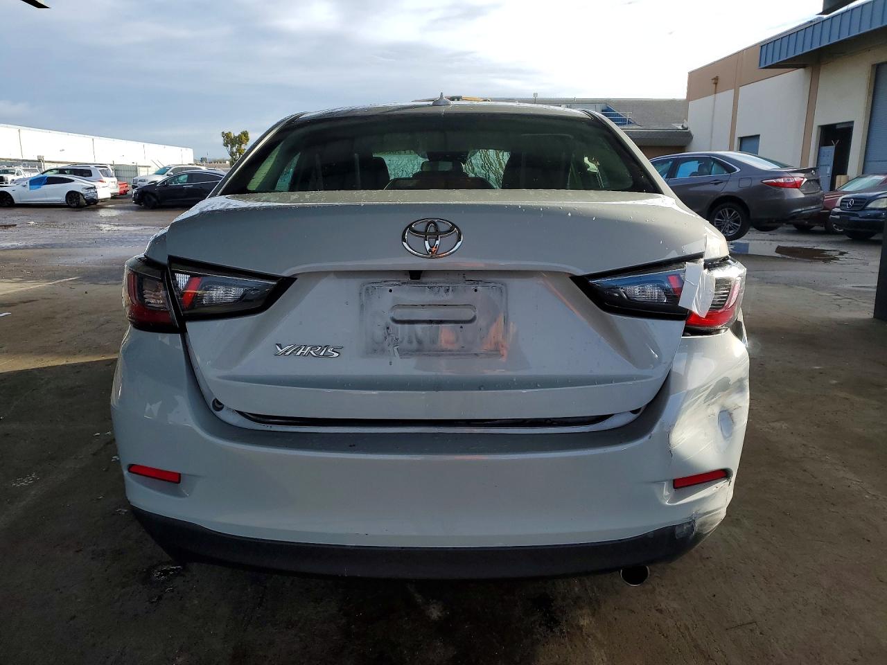 2019 TOYOTA YARIS L photo 6