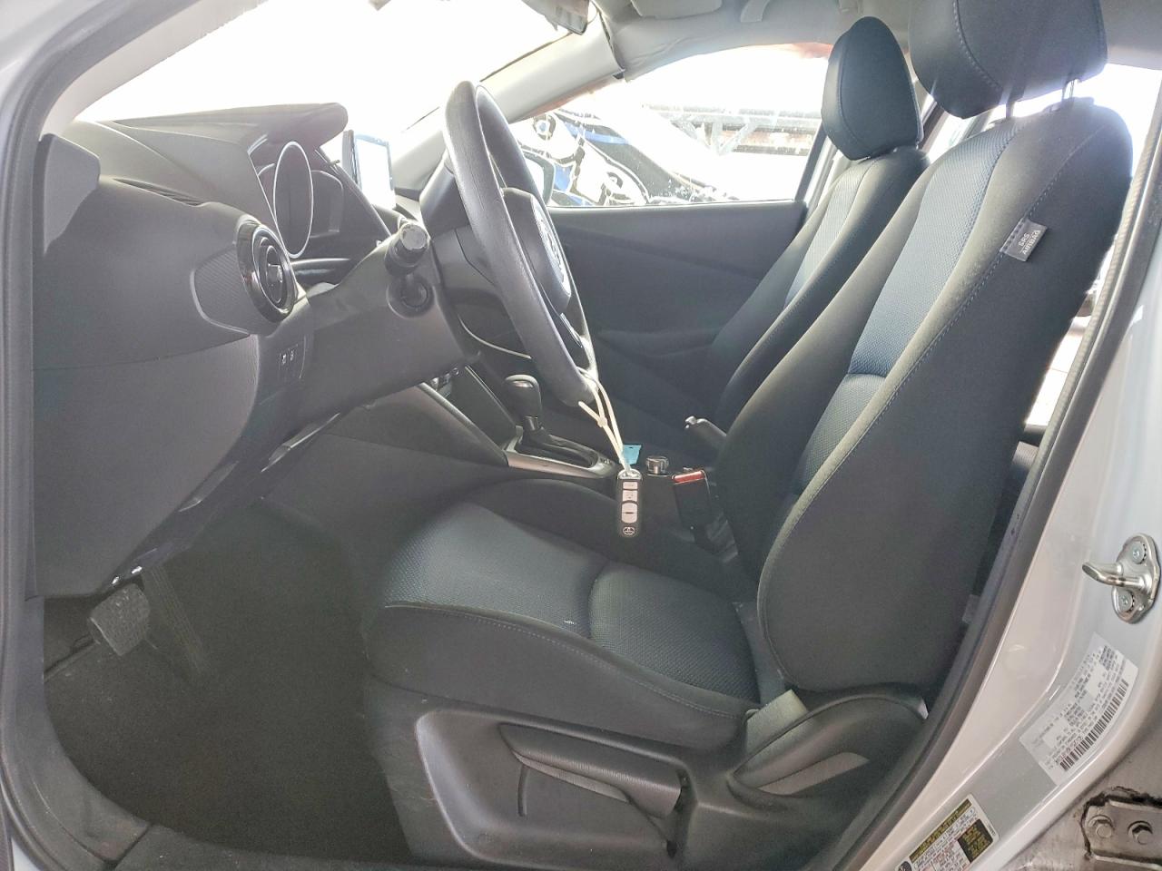 2019 TOYOTA YARIS L photo 7