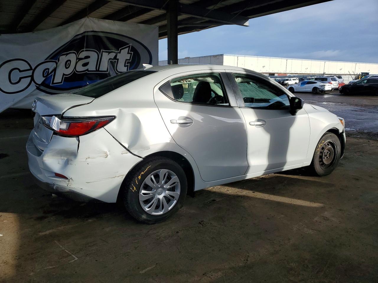 2019 TOYOTA YARIS L photo 3