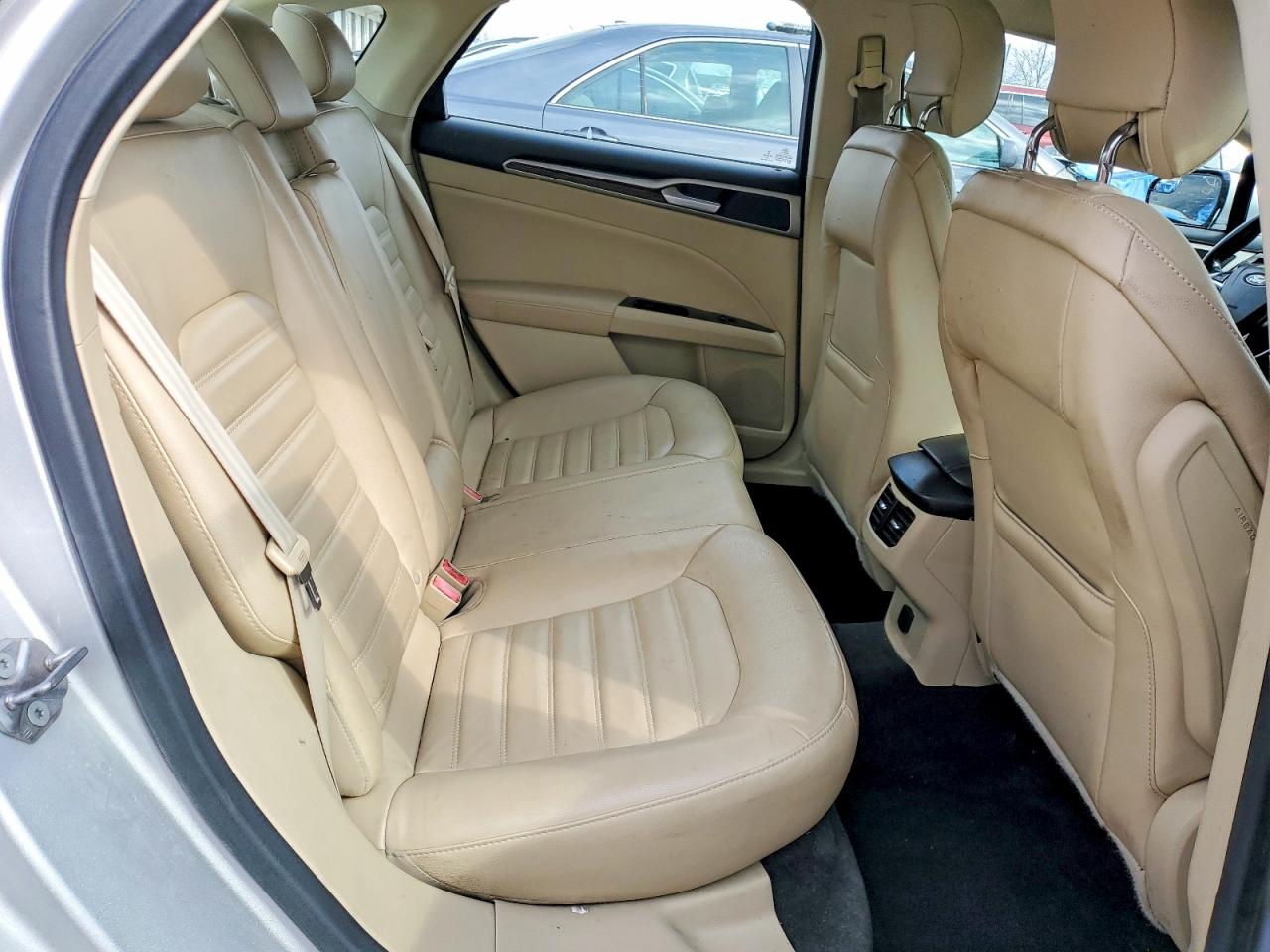 2015 FORD FUSION SE photo 19