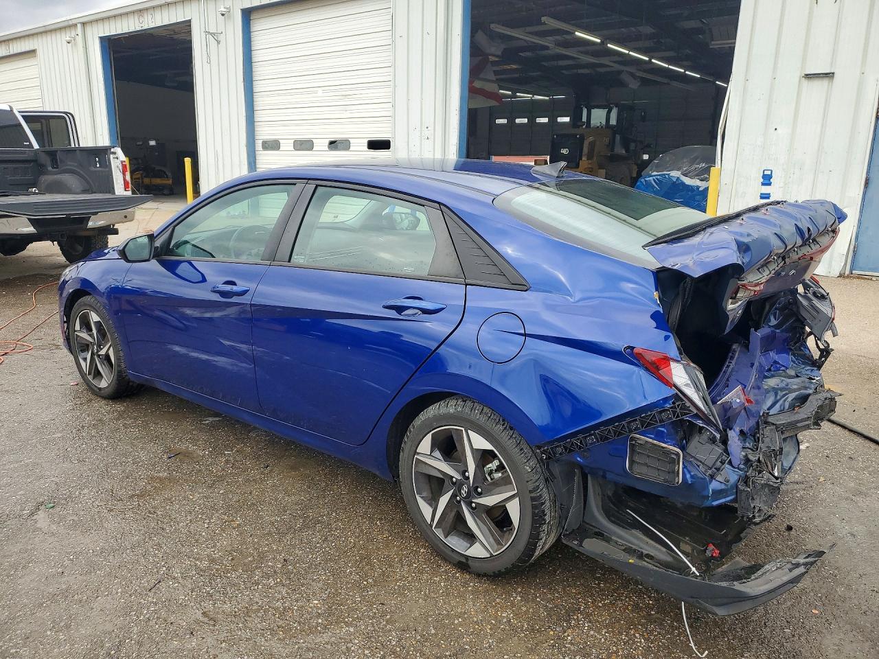 2023 HYUNDAI ELANTRA SEL photo 2