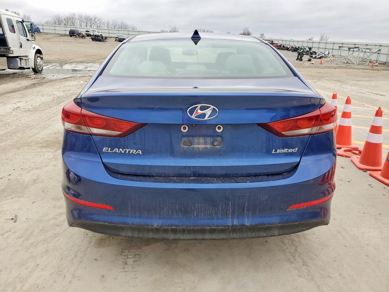 2017 HYUNDAI ELANTRA photo 16
