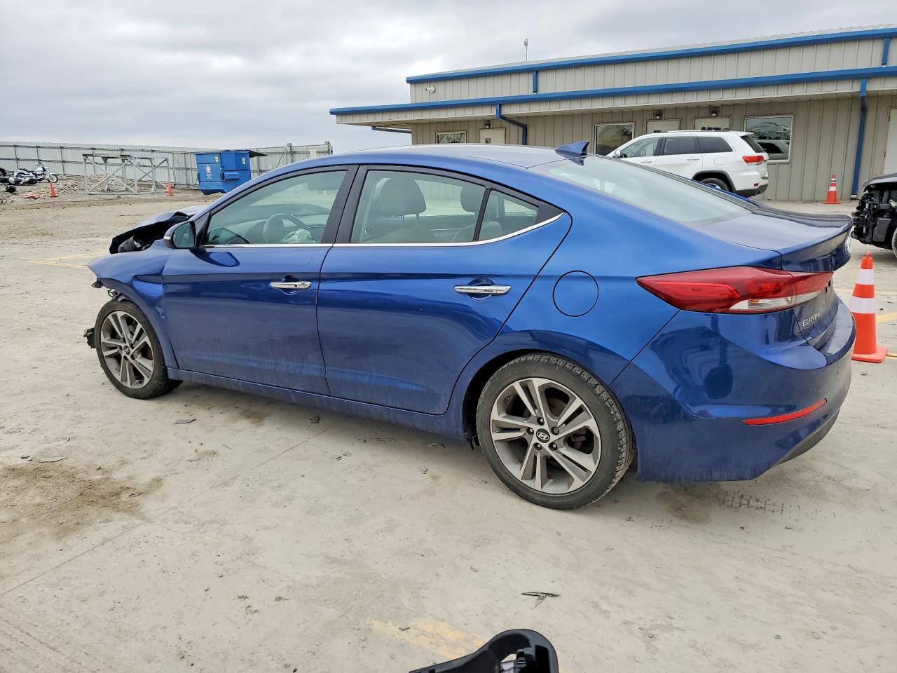 2017 HYUNDAI ELANTRA photo 4