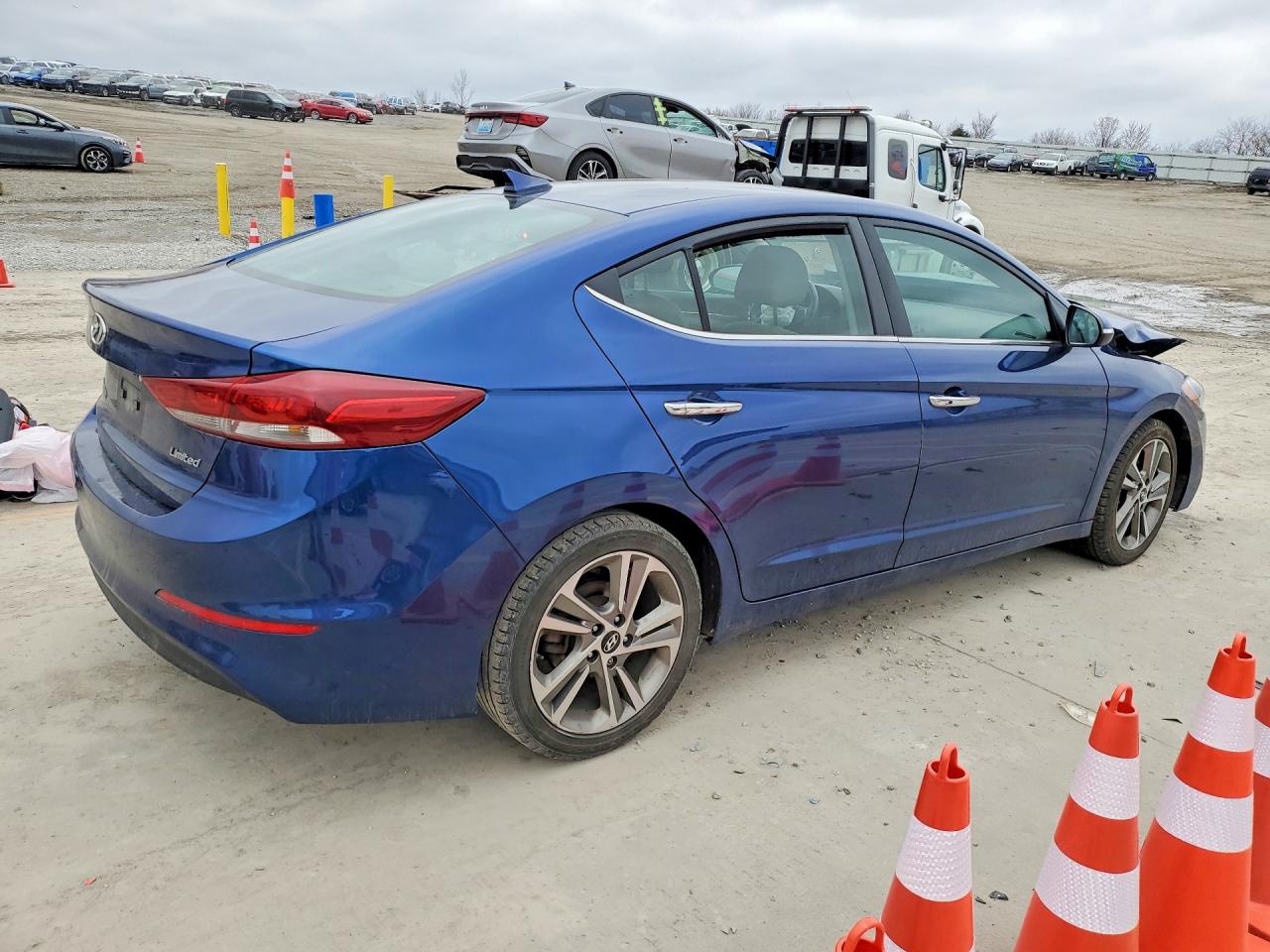 2017 HYUNDAI ELANTRA photo 7
