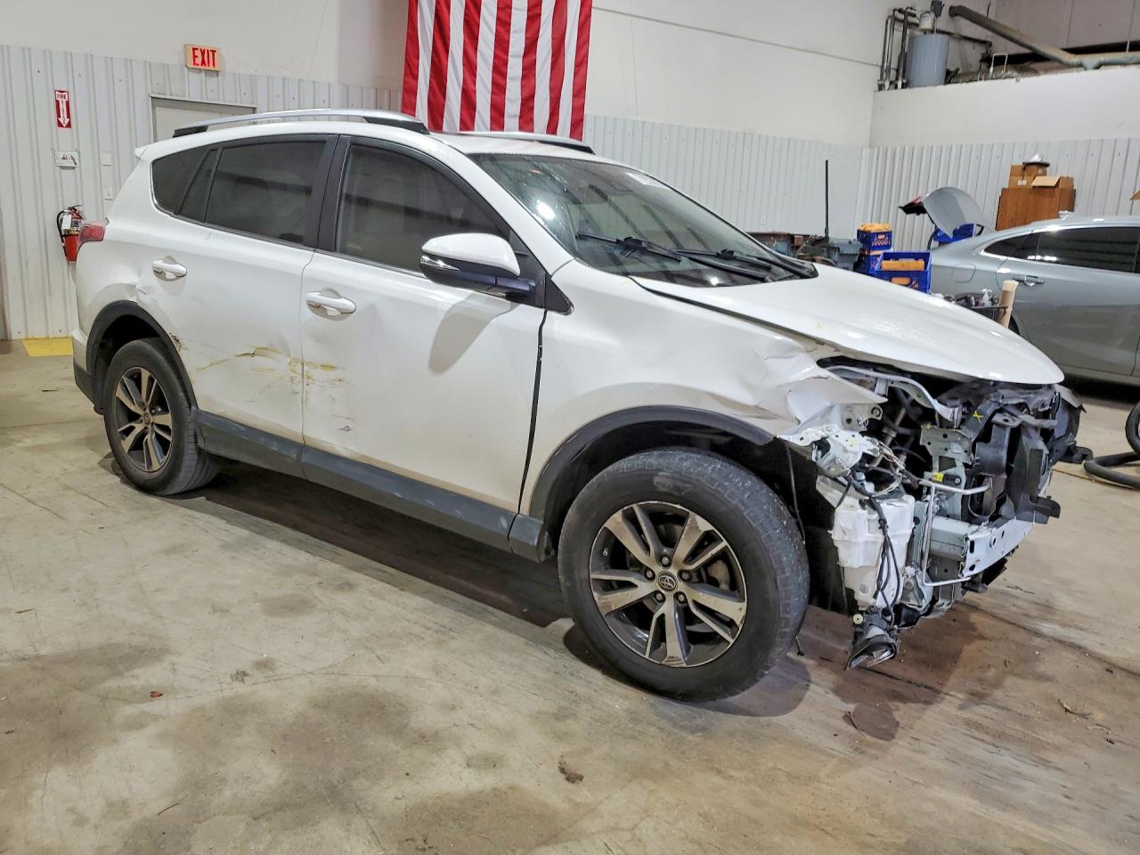 2018 TOYOTA RAV4 XLE photo 7