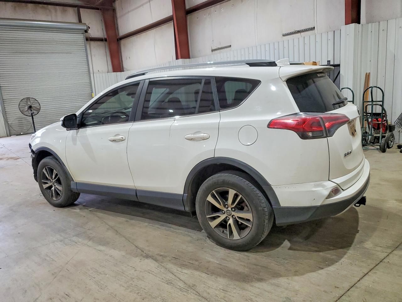 2018 TOYOTA RAV4 XLE photo 3