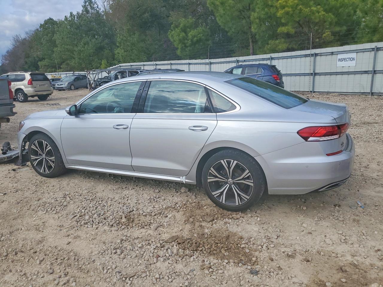 2020 VOLKSWAGEN PASSAT SEL photo 4