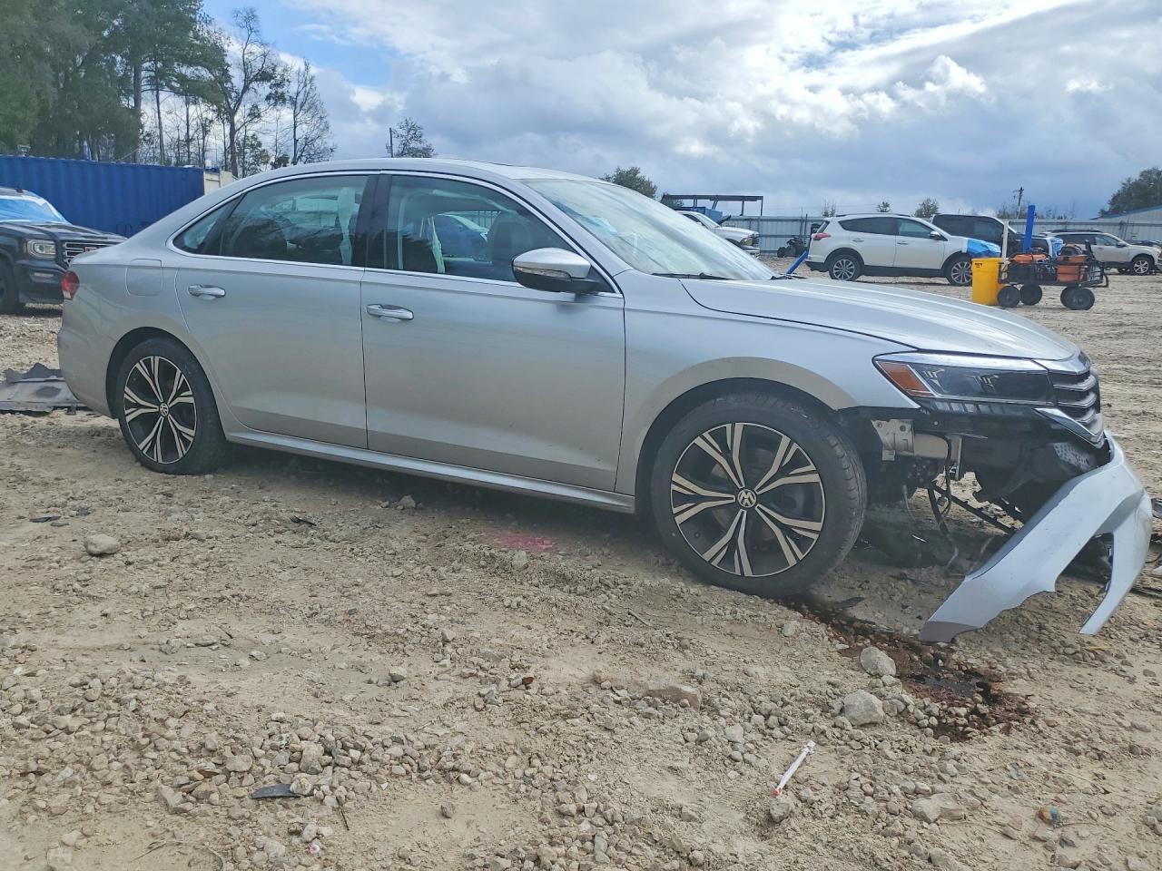 2020 VOLKSWAGEN PASSAT SEL photo 10