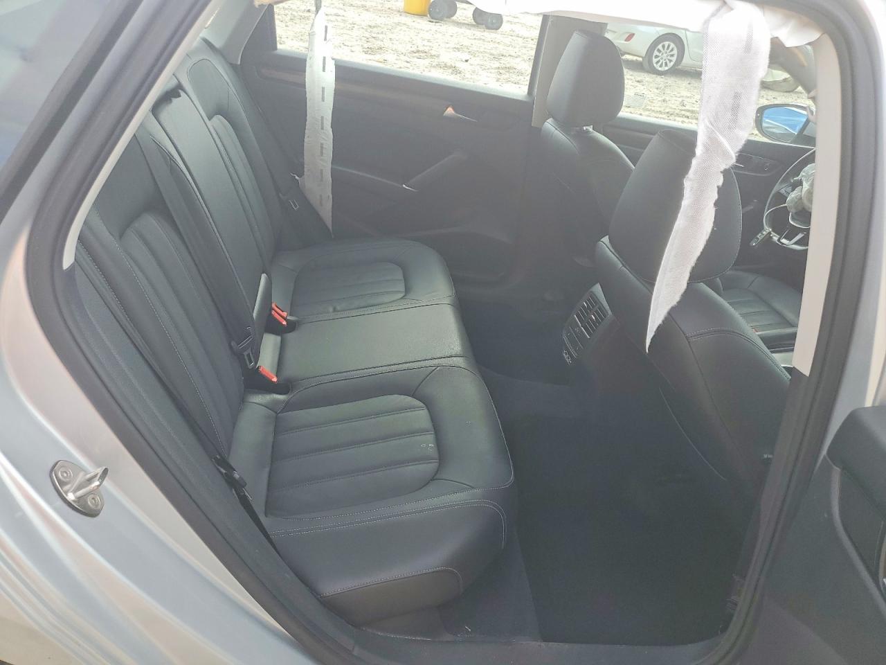 2020 VOLKSWAGEN PASSAT SEL photo 28