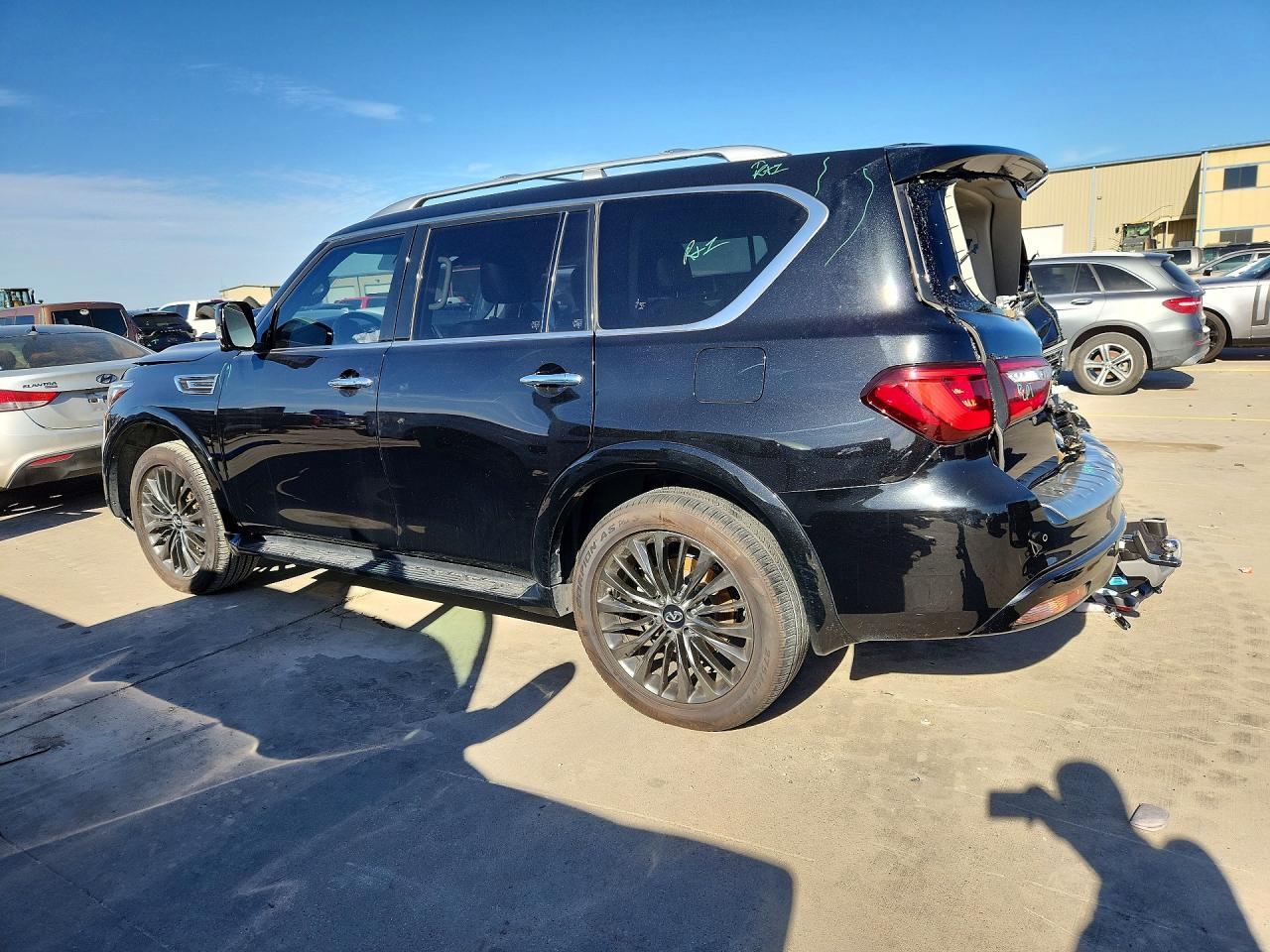 2021 INFINITI QX80 LUXE photo 4