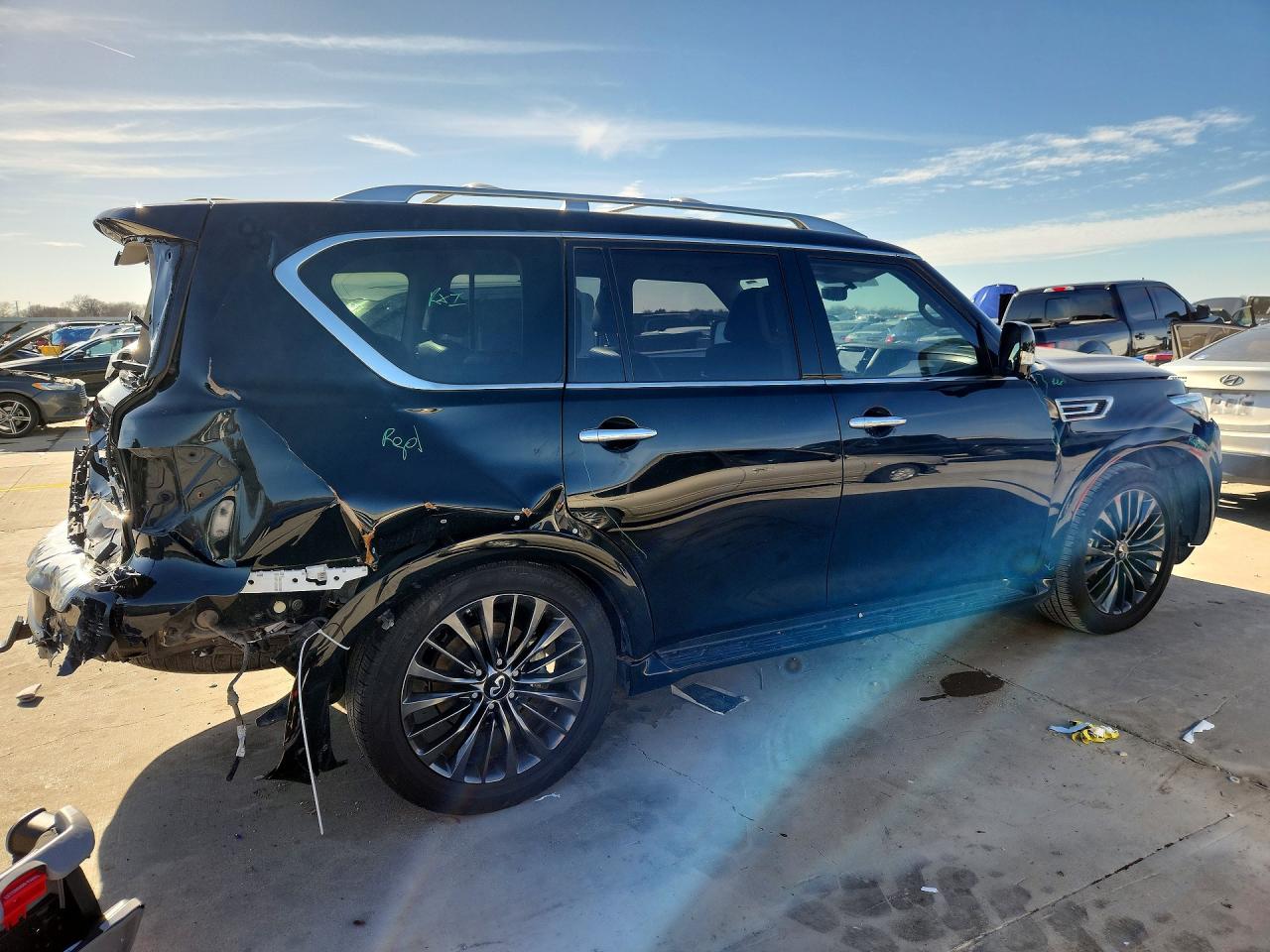 2021 INFINITI QX80 LUXE photo 7