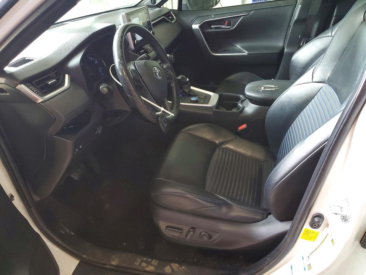 2019 TOYOTA RAV4 XSE photo 7