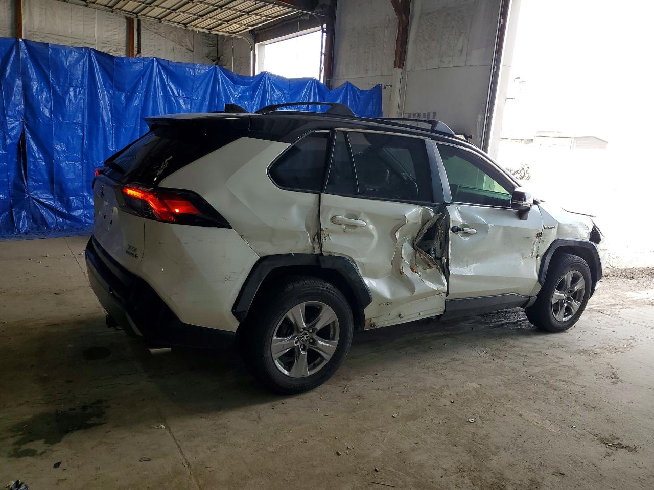 2019 TOYOTA RAV4 XSE photo 3