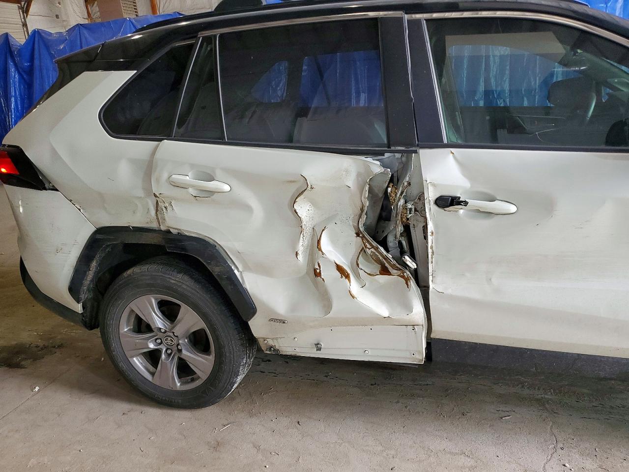 2019 TOYOTA RAV4 XSE photo 11