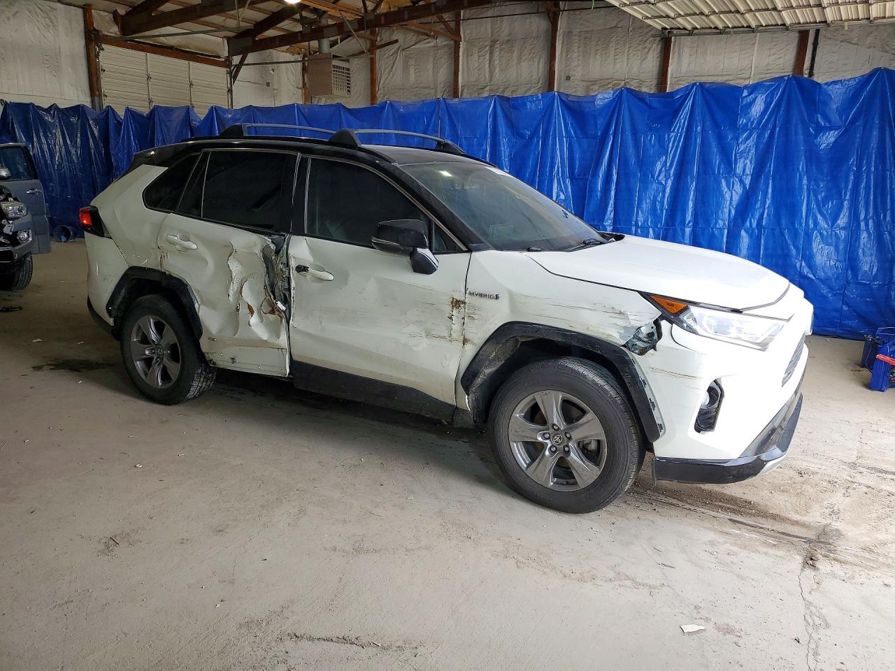 2019 TOYOTA RAV4 XSE photo 4