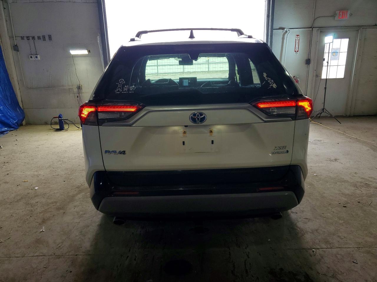 2019 TOYOTA RAV4 XSE photo 6