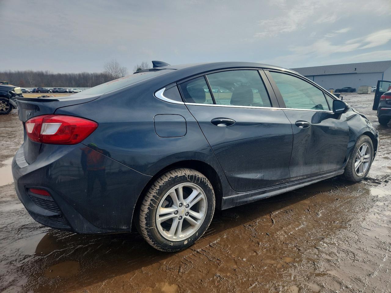 2017 CHEVROLET CRUZE LT photo 3
