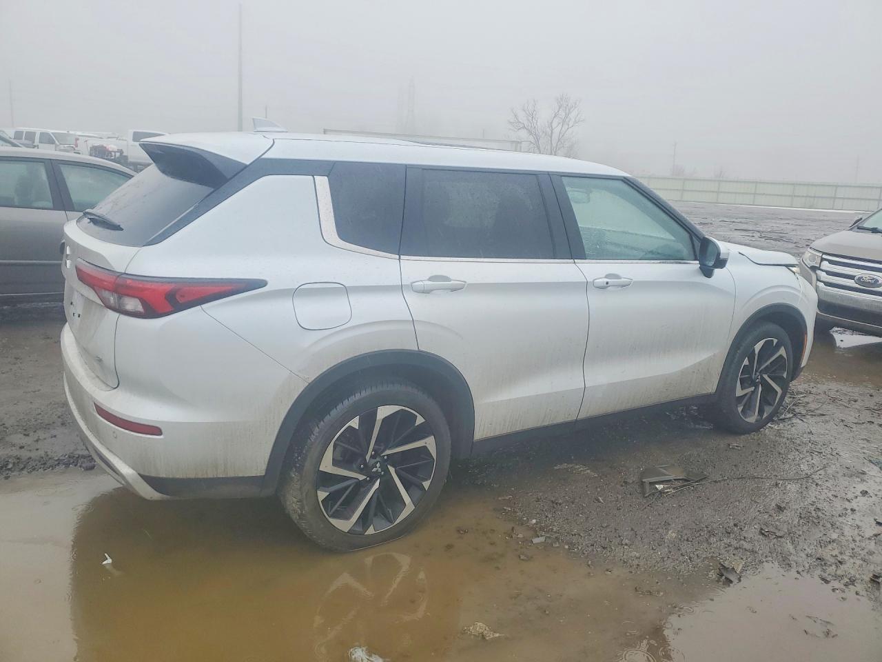2024 MITSUBISHI OUTLANDER SE photo 5