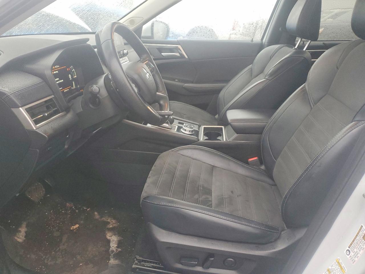 2024 MITSUBISHI OUTLANDER SE photo 13