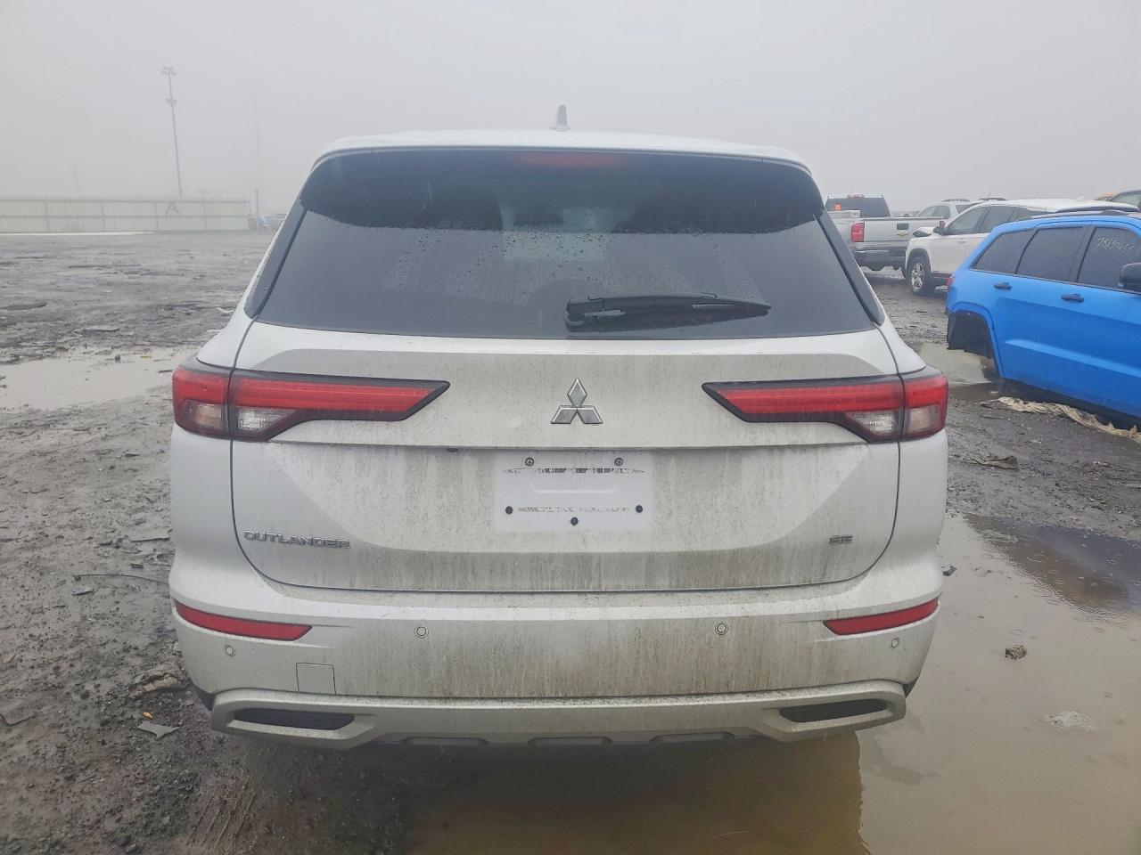 2024 MITSUBISHI OUTLANDER SE photo 11