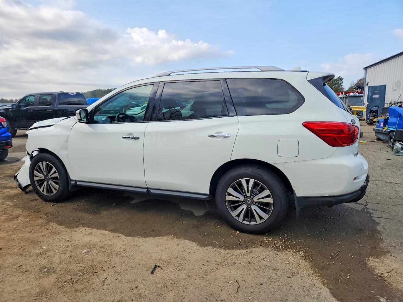 2020 NISSAN PATHFINDER S photo 4