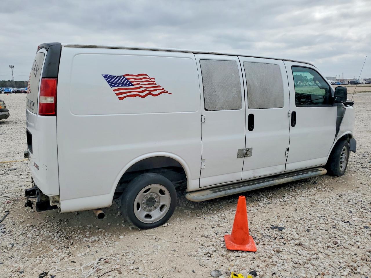 2017 GMC SAVANA CARGO 2500 13 photo 3